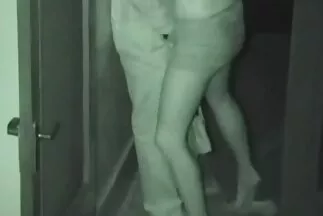 A busás csaj Mia akrobatikát mutat be szeretőjének amatőr fasz szex közben.