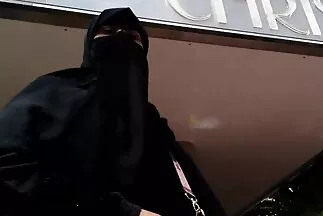 Egy nagy mellű hölgy nem ellenzi a forró szexet egy fiatal amatőr xex szeretővel.