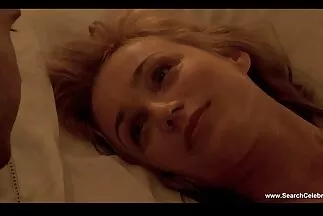Szépség tetoválásokkal a szex videók amatőr testén vesz egy nagy kakas POV.