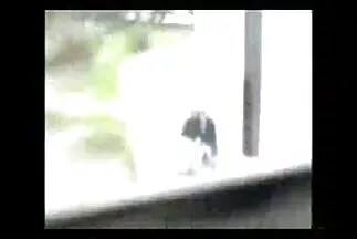 A srácok amatör szex filmek meghívtak egy ázsiai lányt egy szenvedélyes dupla behatolásra a nappaliba.